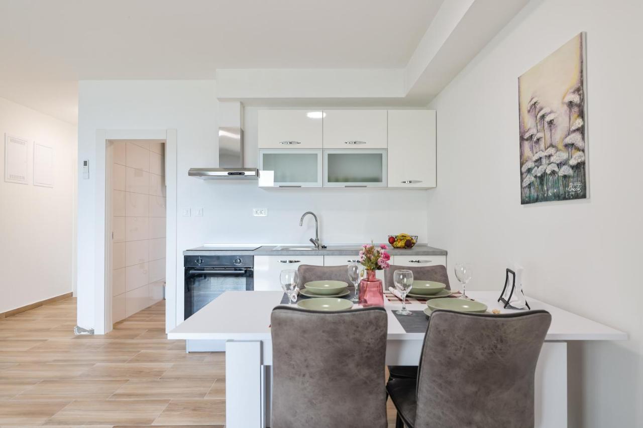 Beachfront Apartments Tic With Seaview Miletici 외부 사진