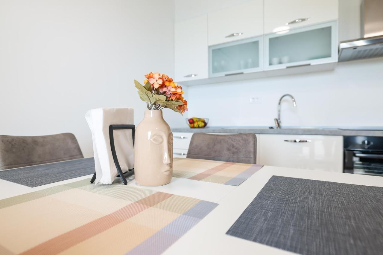 Beachfront Apartments Tic With Seaview Miletici 외부 사진