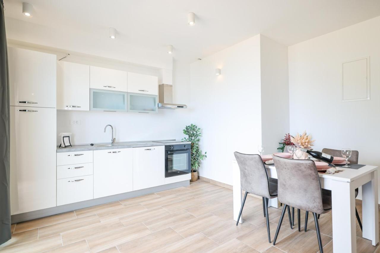 Beachfront Apartments Tic With Seaview Miletici 외부 사진