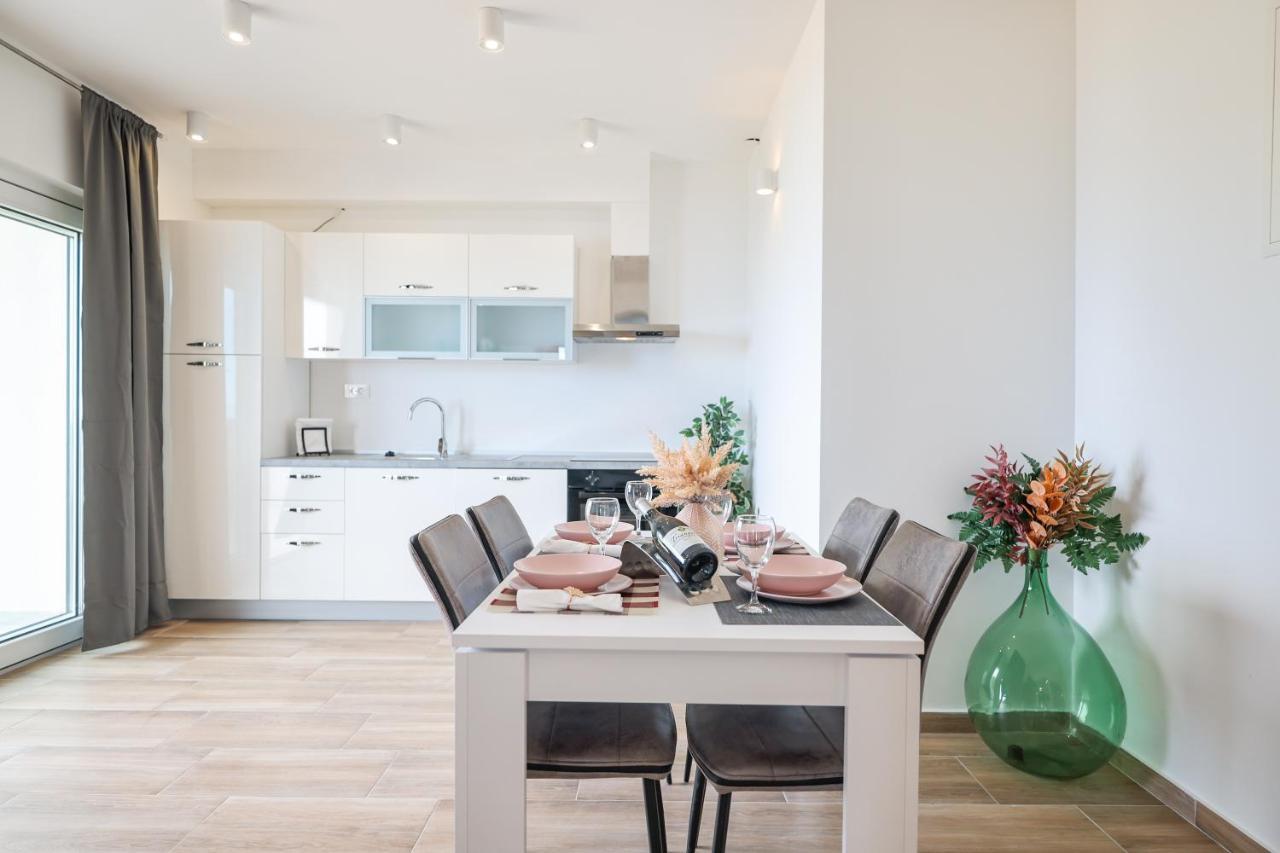 Beachfront Apartments Tic With Seaview Miletici 외부 사진