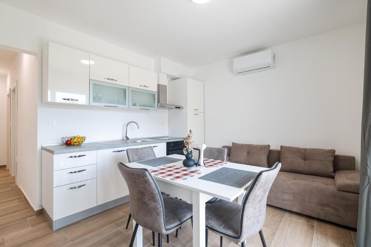 Beachfront Apartments Tic With Seaview Miletici 외부 사진